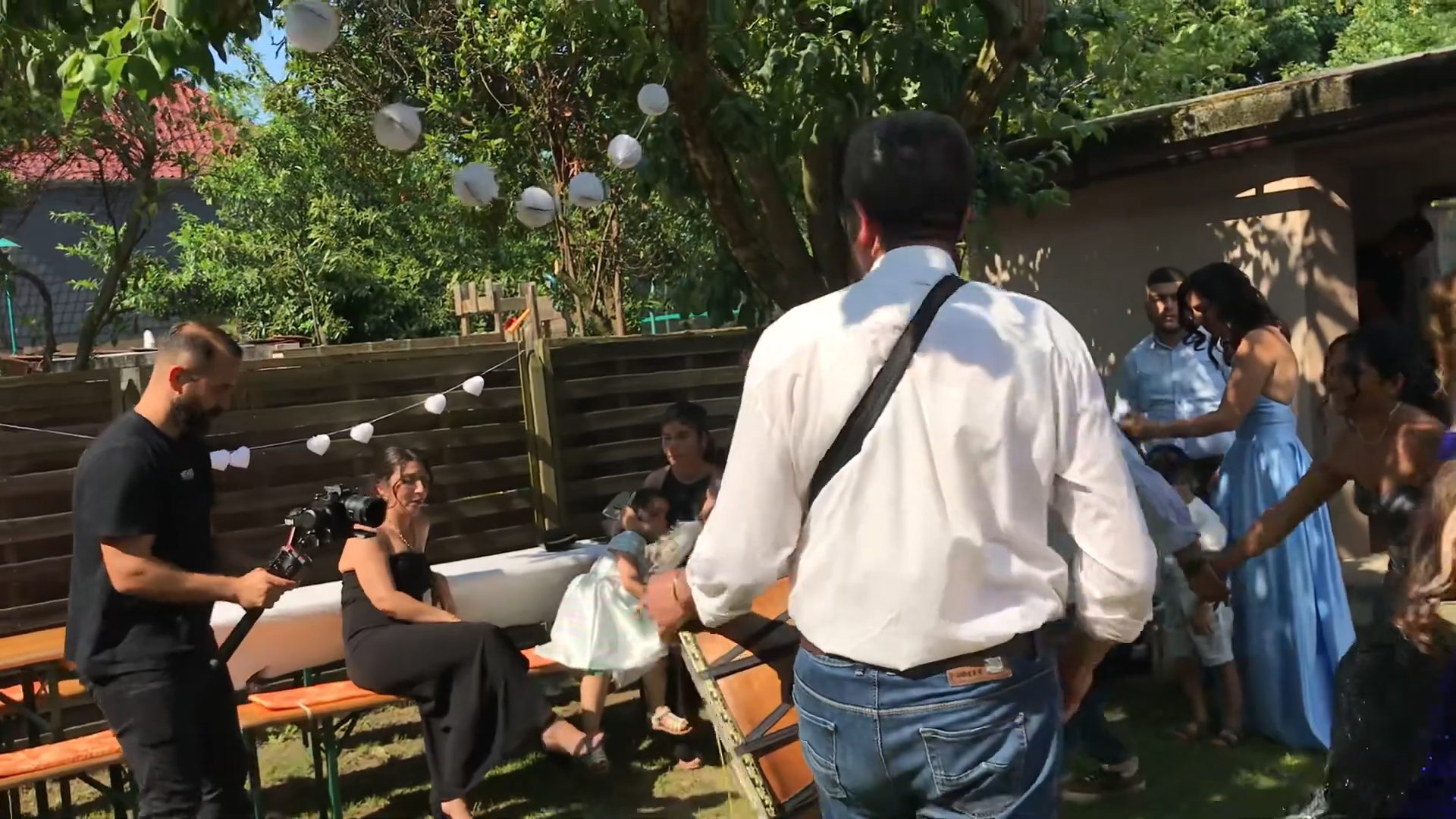 Köy Düğünlerinde Tam Kadro Eğlence Ekipmanlarıyla